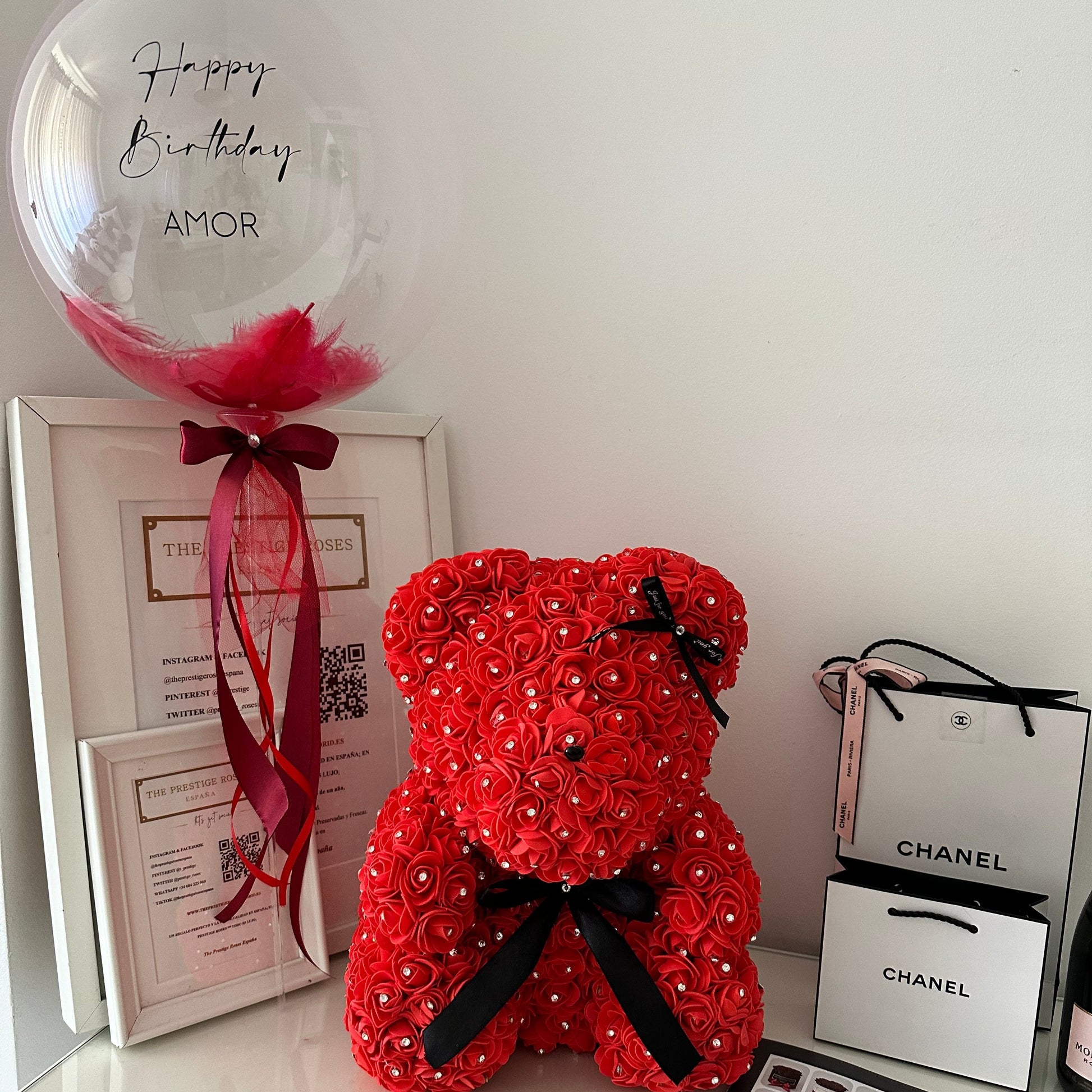 Set de regalo con Oso de rosas, globo personalizado, embalaje y fresas bañadas en chocolate