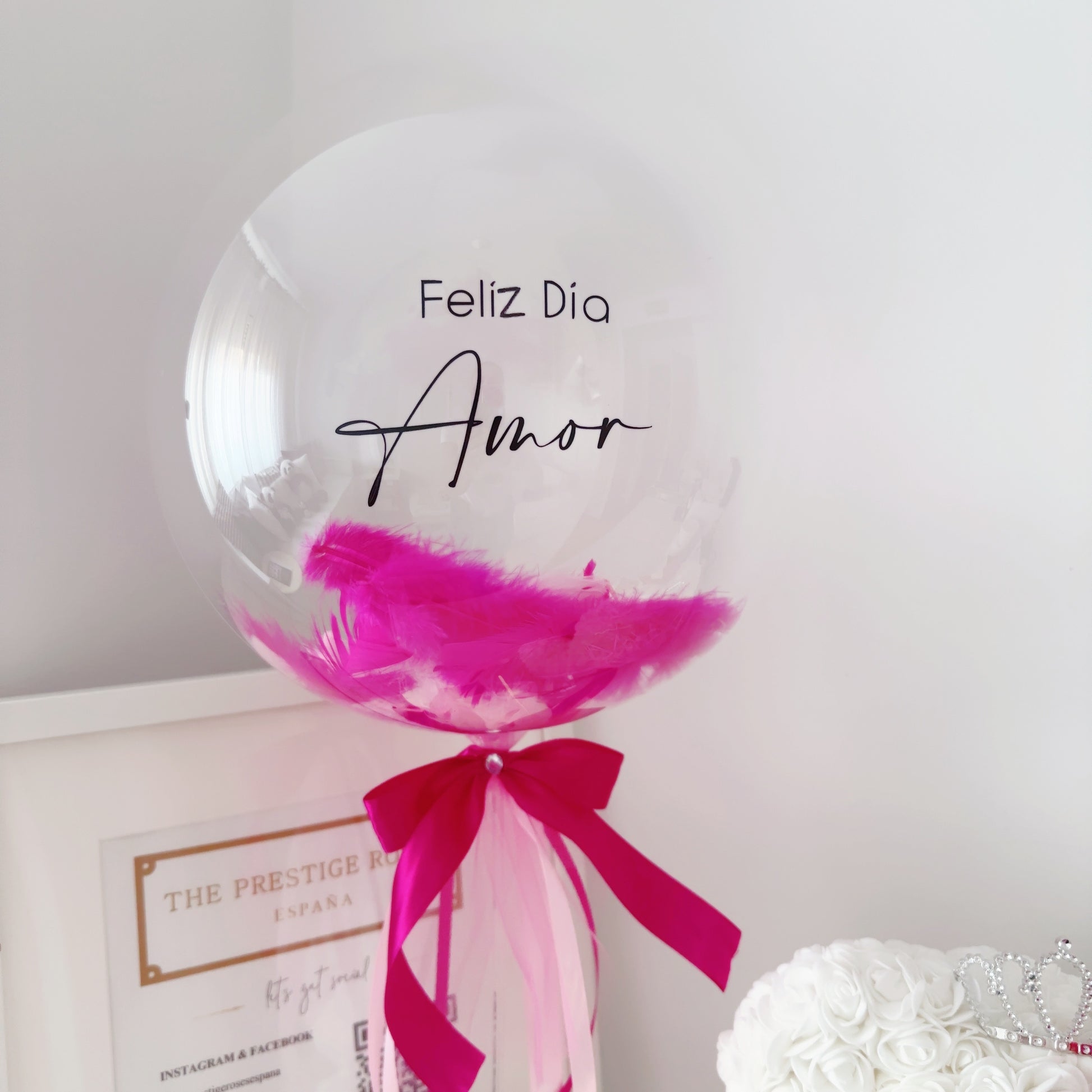 Set de regalo con Oso de rosas, globo personalizado, embalaje y fresas bañadas en chocolate