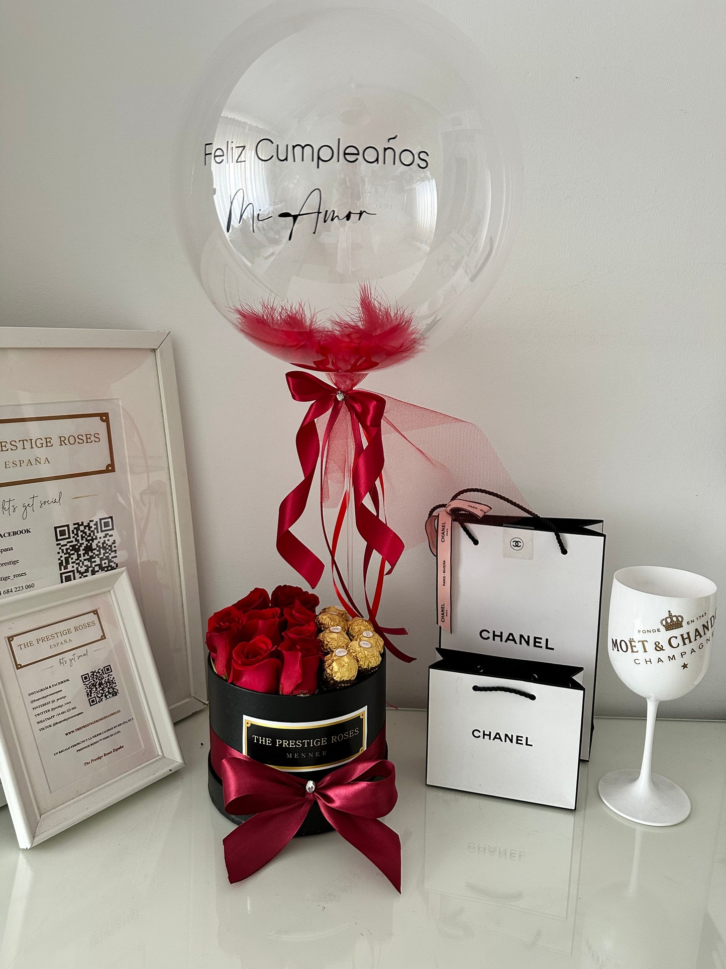 Caja de Rosas Frescas con chocolate Ferrero Love