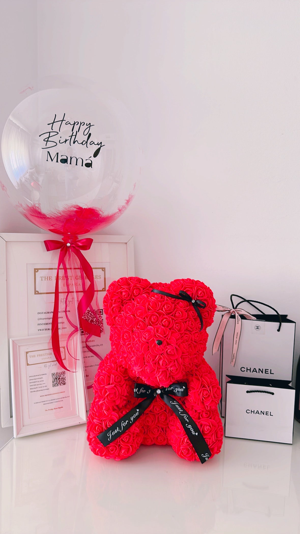 Set de regalo con Oso de rosas, globo personalizado, embalaje y fresas bañadas en chocolate