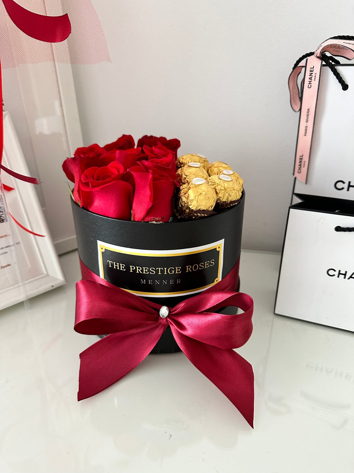 Caja de Rosas Frescas con chocolate Ferrero Love