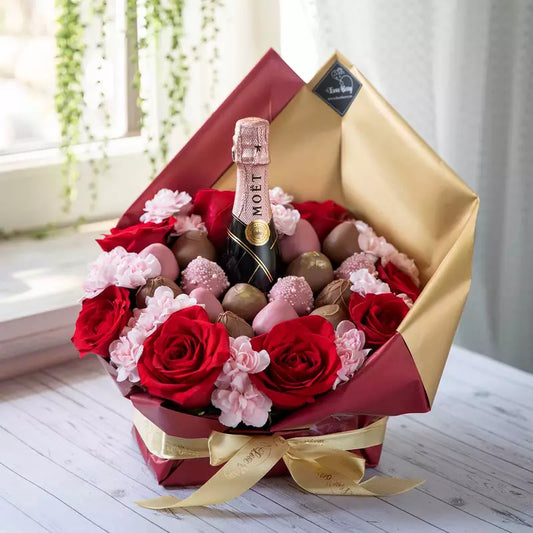 Bouquet Mediana con fresas bañadas en chocolate y flores frescas y Moet