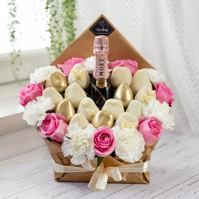 Bouquet Pequeña con fresas bañadas en chocolate y flores frescas y Cava pequeña Freixenet