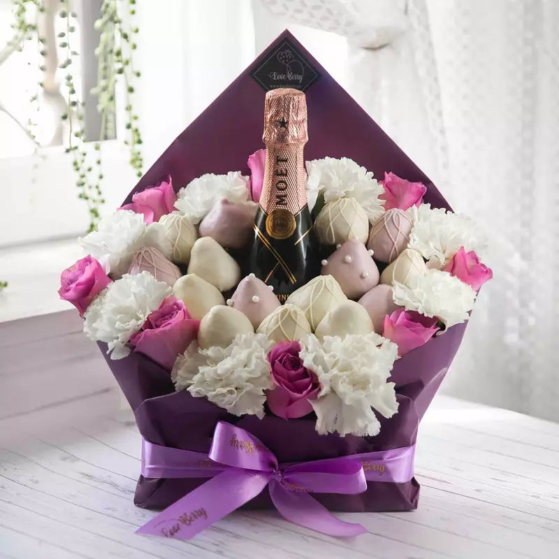 Bouquet Mediana con fresas bañadas en chocolate y flores frescas y Moet