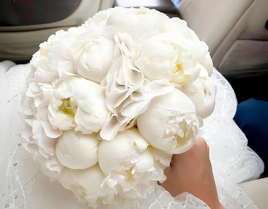 Ramo de Peonías Blancas para Bodas, un bouquet elegante y sofisticado para novias