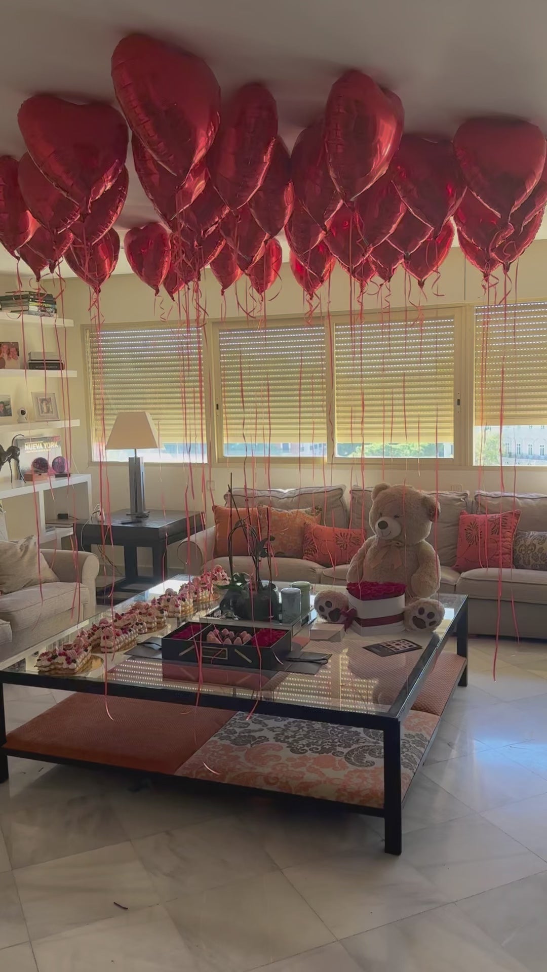 Cargar video: Celebra un San Valentín único con The Prestige Roses