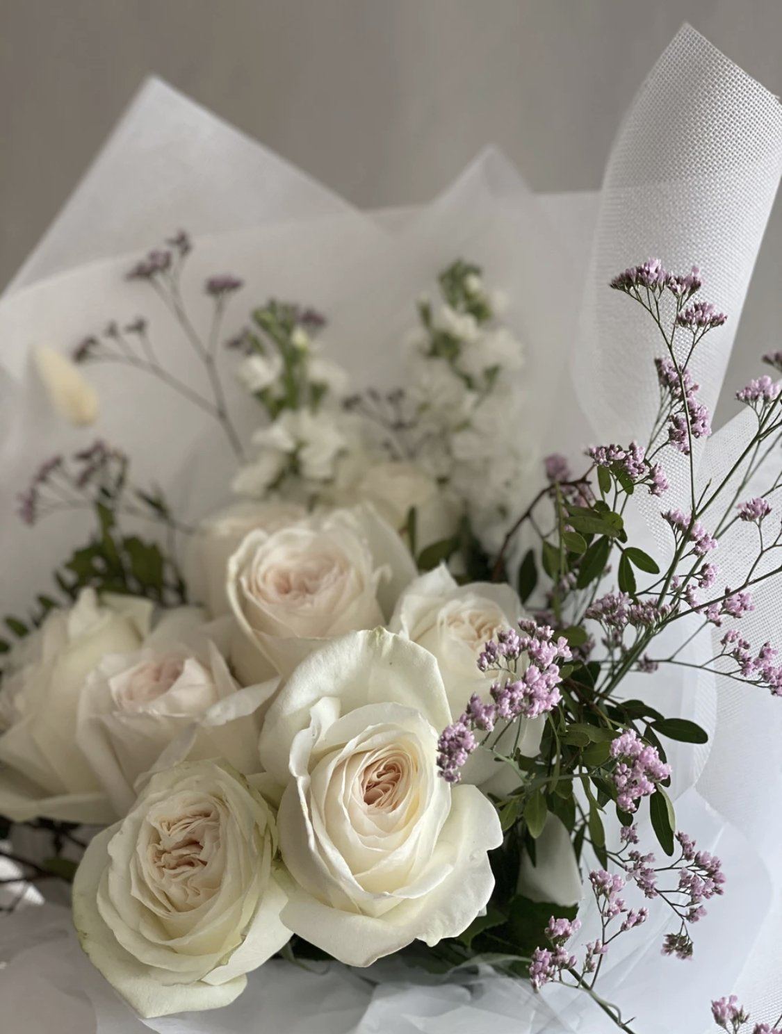 Colección Ramo de Flores - Bouquet Sobre las Nubes Rosas Blancas Perfumado - The Prestige Roses Espana