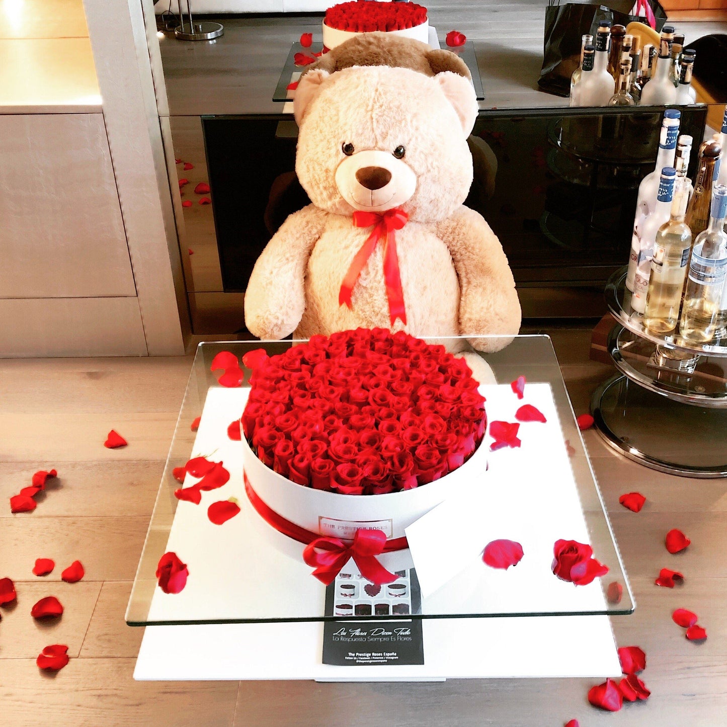 Sorpresa de Lujo con rosas, chocolates, peluches, y balones - The Prestige Roses Madrid