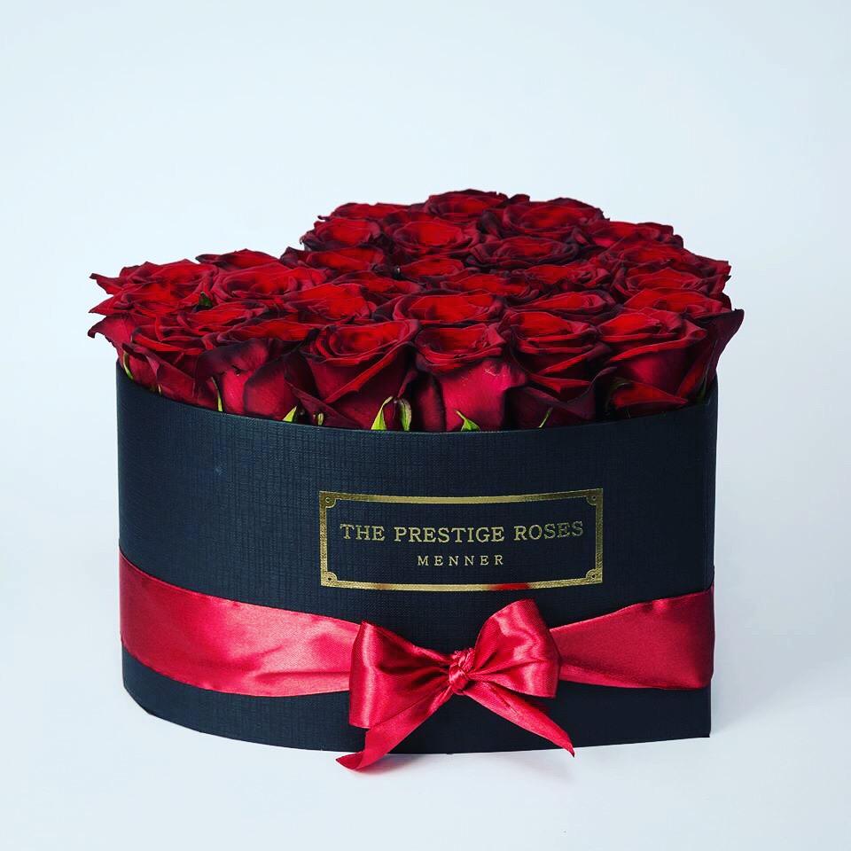 Rosas eternas en caja negra corazon amor red